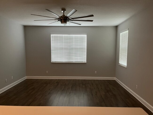 Foto del edificio - 15120 Sunrise Grove Ct