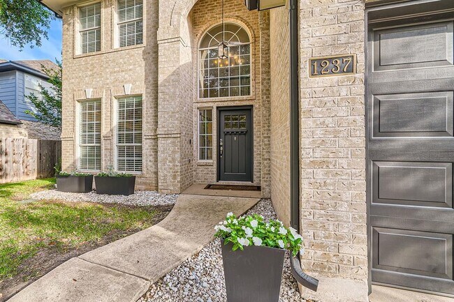 Building Photo - 1237 Fall Creek Loop