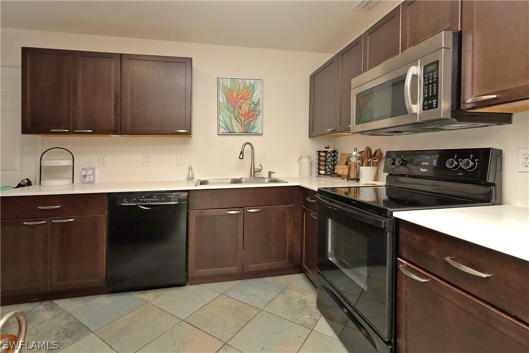 Foto del edificio - 575 107th Ave N