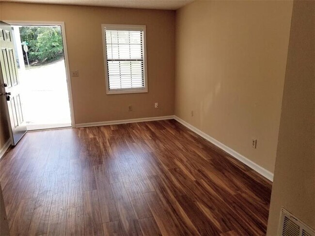 Building Photo - 599 Elmwood St