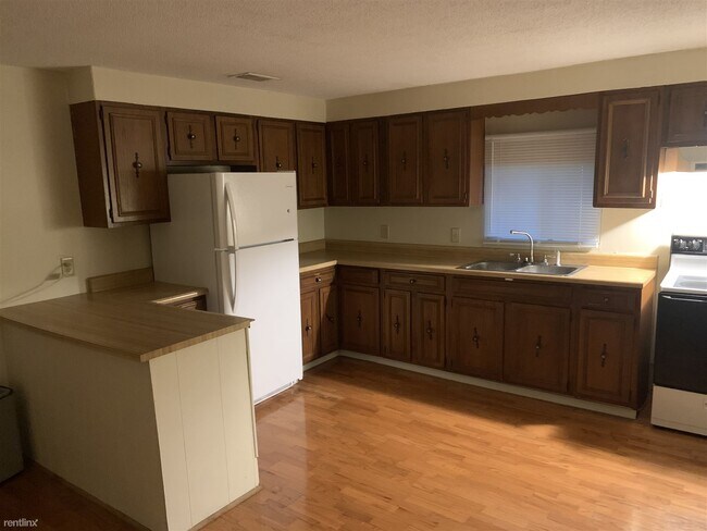 Foto del edificio - 4 br, 1 bath House - 1089 Ford Rd
