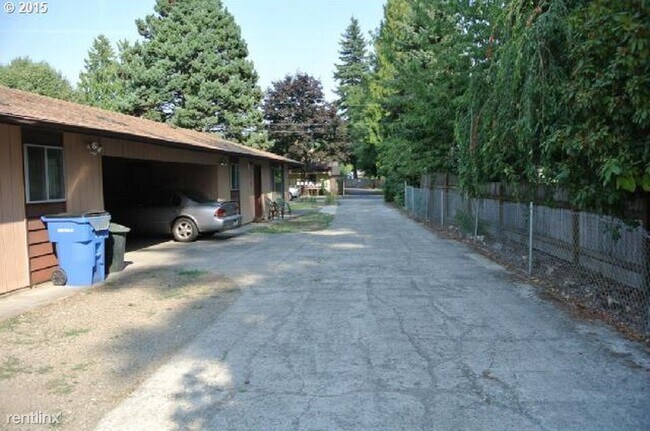 Foto del edificio - 2 br, 1 bath Duplex - 743 9th Street 743