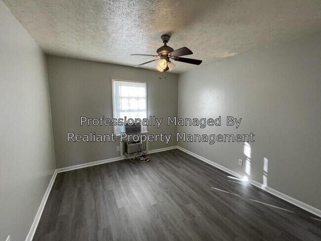 Building Photo - 2253 Alexandria Dr