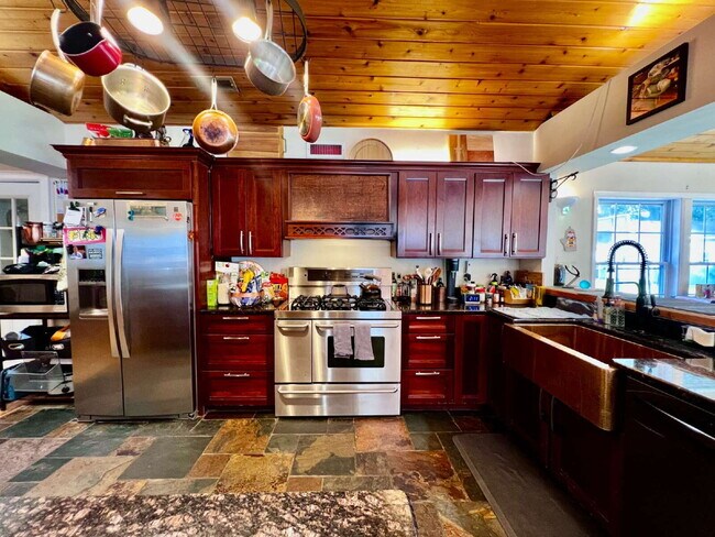 Foto del edificio - Love Where You Live in Lake Shores!