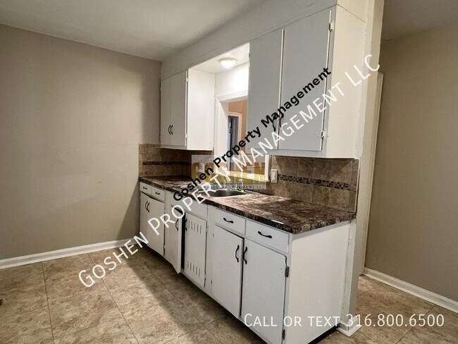 Foto del edificio - Spacious 4 Bedroom 1 Bathroom Gem