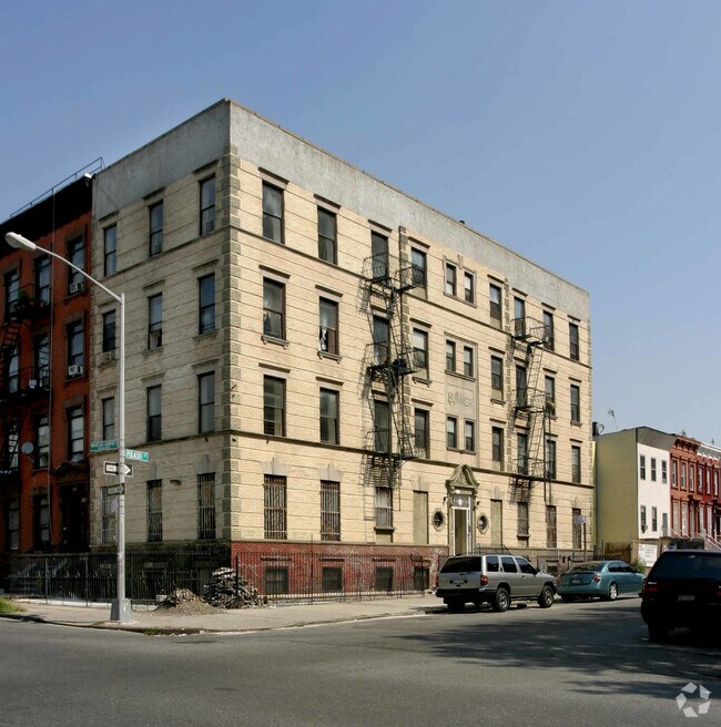 Building Photo - 102 Macon St