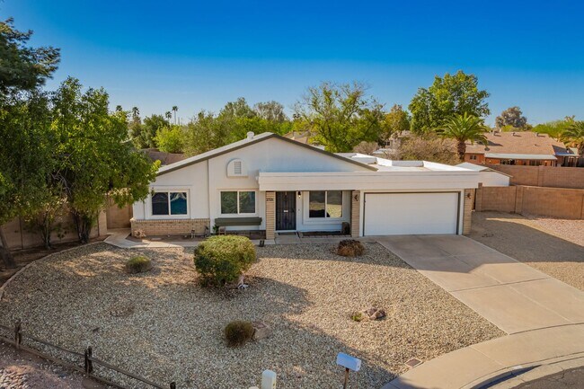 Building Photo - 2321 E Enid Cir