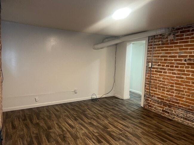 Building Photo - Vine1757