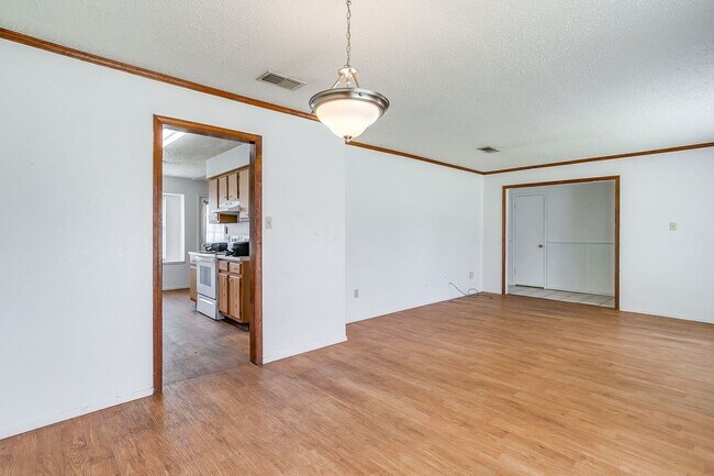 Foto del edificio - 7221 Church Park Dr