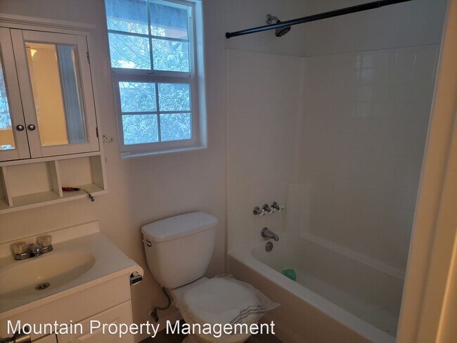 Foto del edificio - 2 br, 2.5 bath House - 775 Village Ln