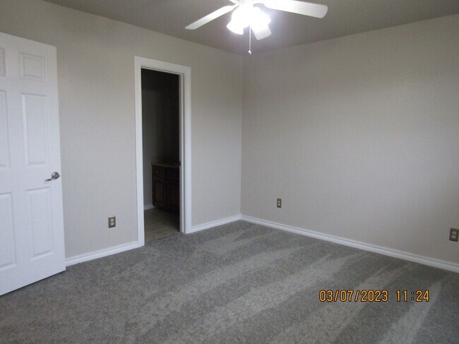 Building Photo - No Pets