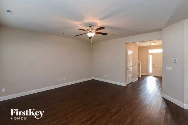 Building Photo - 9147 Marion Oaks Dr