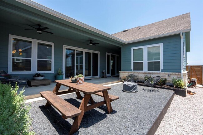 Foto del edificio - 8416 Apogee Blvd