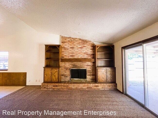 Building Photo - 3 br, 2 bath House - 3221 SE 57th St