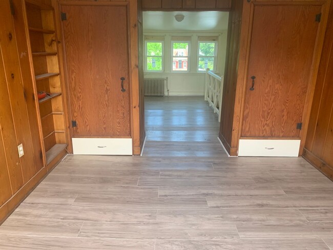 Building Photo - Video in Pictures! 2-4 bedroom Apartment Y...