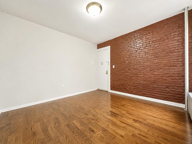 Building Photo - 2254 5th Ave