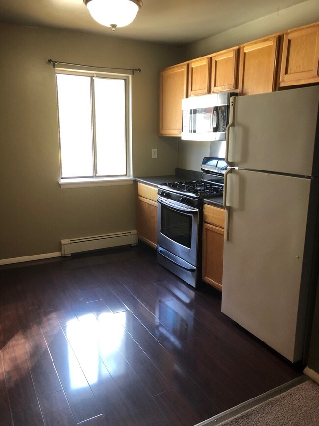 3 Hook Rd Unit 13 G, Poughkeepsie, NY 12601 Condo for Rent in