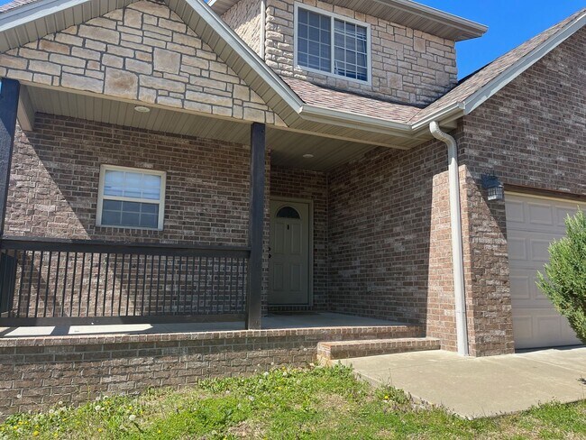 Foto del edificio - 4 Bed 2.5 Bath Home South Springfield!