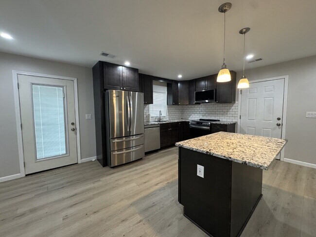 Foto del edificio - Recently Renovated Home Near Downtown Gillsville