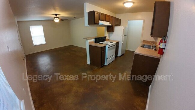 Building Photo - 1322 Country Club Rd