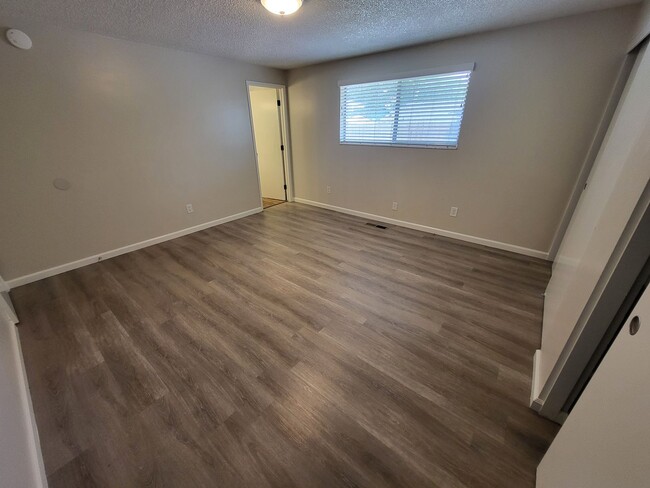 Building Photo - 2621 Woodcrest Ln