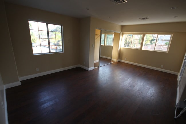 Building Photo - 12429 Benedict Ave