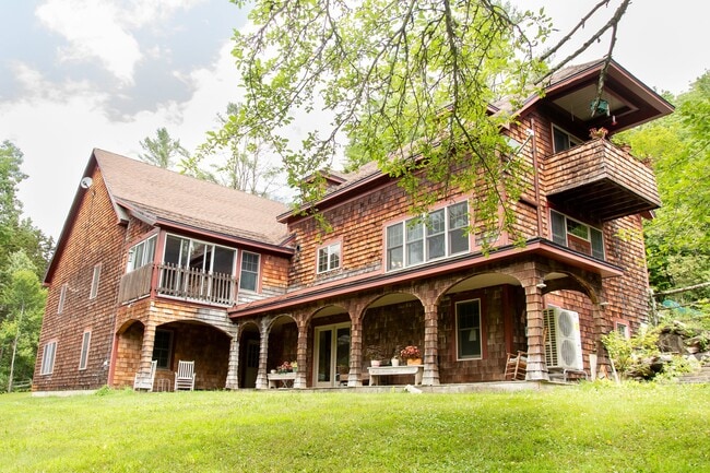Foto del edificio - 477 Dunham Rd