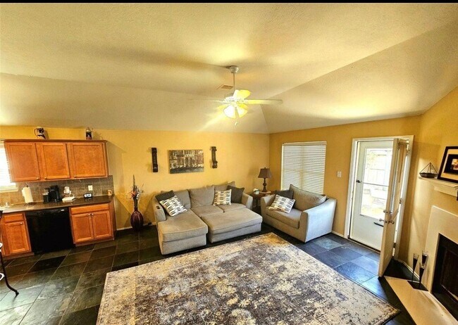 Foto del edificio - 3418 Dorsey Ln