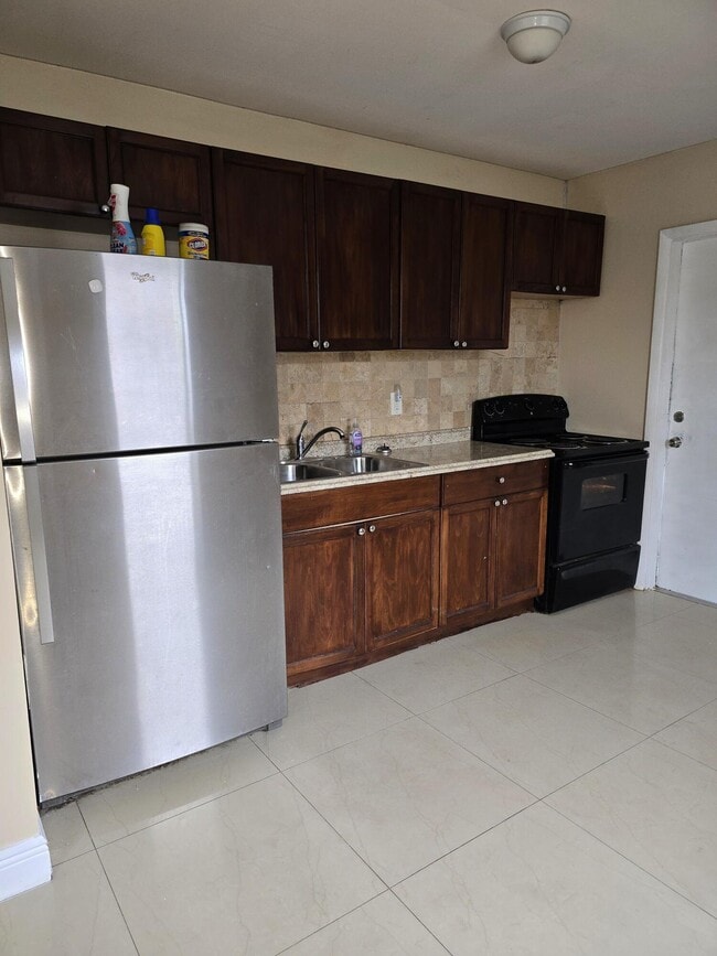 Foto del edificio - 547 W 4th St