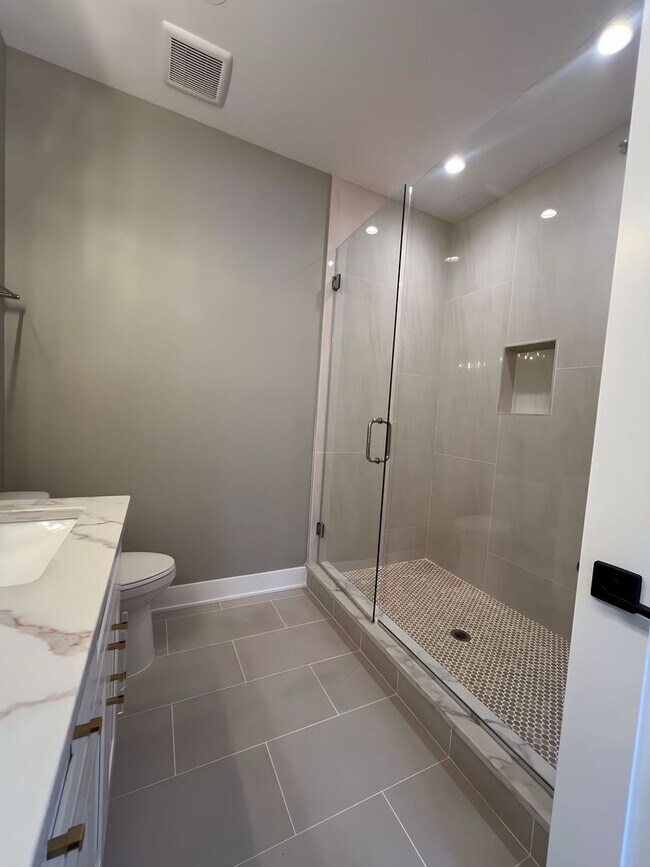 Building Photo - 4231 S Champlain Ave