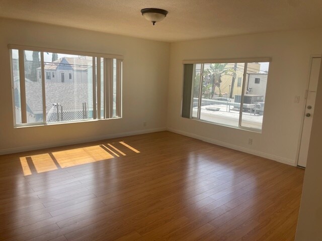 Large Living Room with 2 large windows - 5462 Barton Ave
