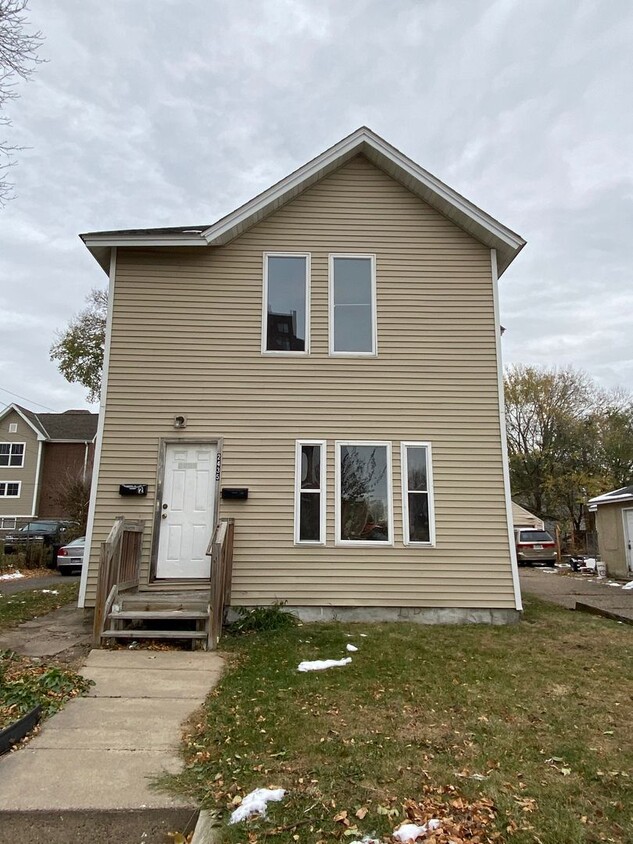 Primary Photo - 2435 Portland Ave