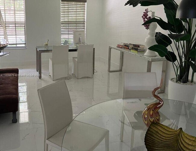Foto del edificio - 10621 SW 77th Ave
