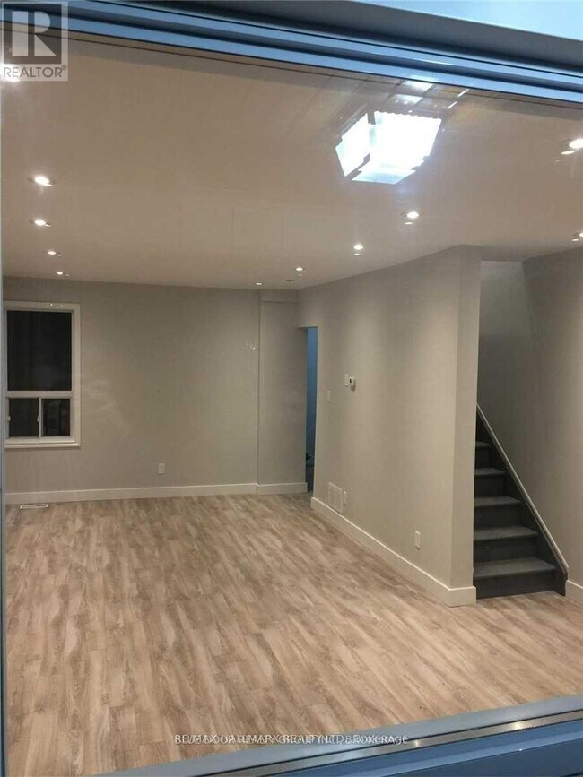 Photo du bâtiment - 263 Springdale Blvd