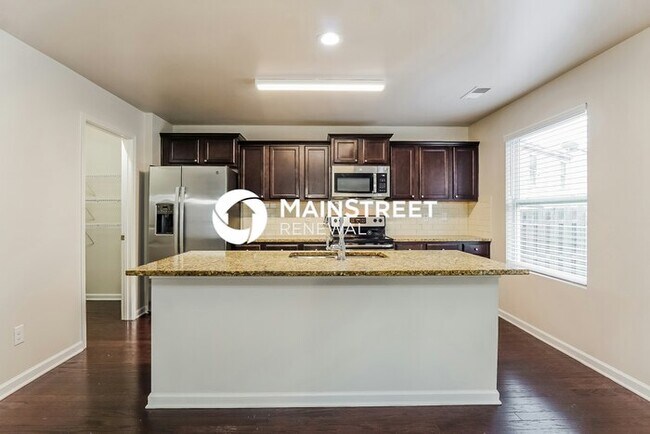 Foto del edificio - 4 Bedroom Pet-Friendly Home in CHELSEA, AL with Main Street Renewal
