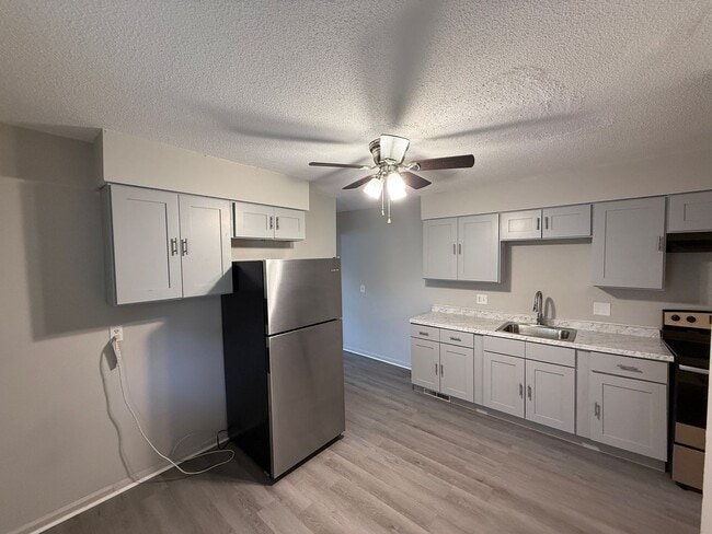 Building Photo - 3 Bed 2 Bath House