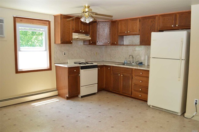 Building Photo - 56 Rexmere Ave