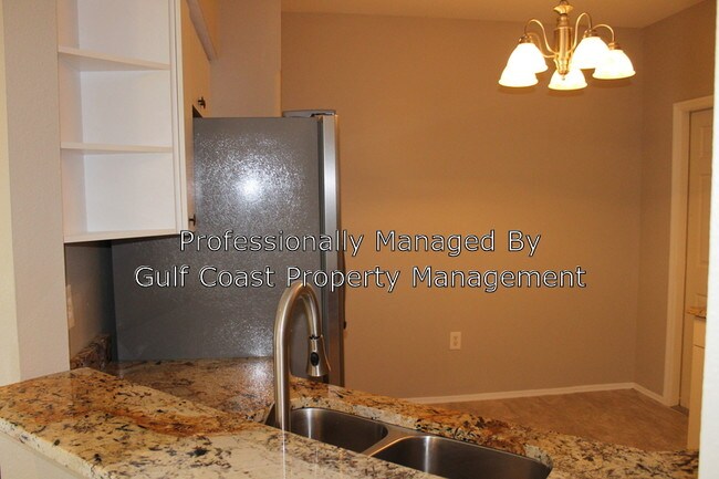 Building Photo - 6330 Green Oak Cir