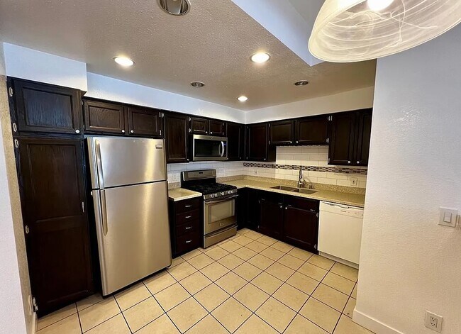 Kitchen - 5420 Sylmar Ave