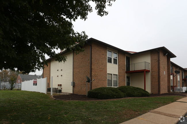 Building Photo - Chalet Apartments