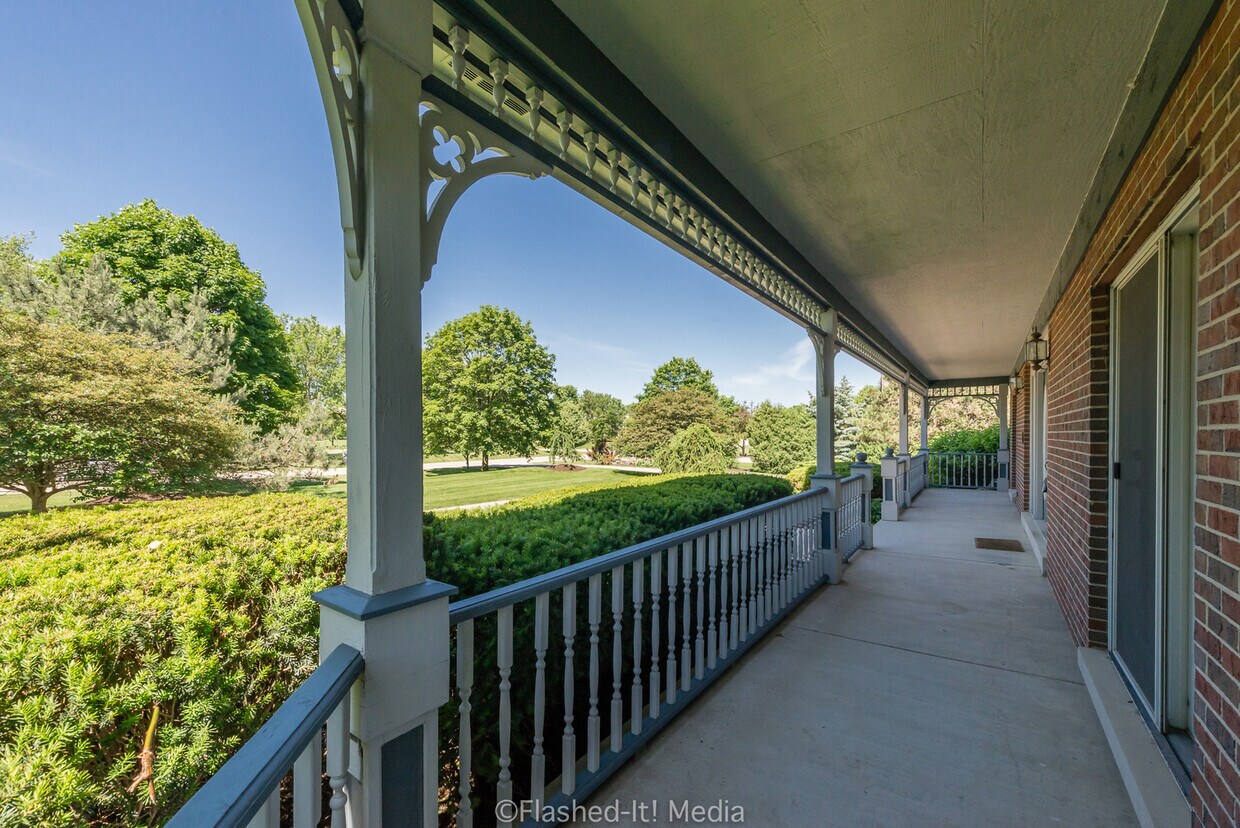 7N163 Whispering Trail, St. Charles, IL 60175 House Rental in St