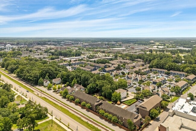 Foto del edificio - 836 W Glenn Ave