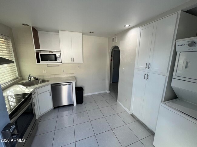 Building Photo - 4112 W Hearn Rd