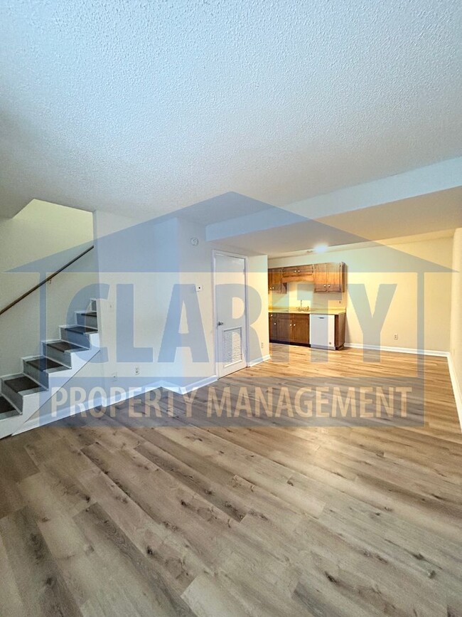 Foto del edificio - Two bedroom townhome near Cleveland State