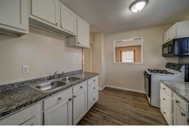 Foto del edificio - 24216 Stewart Ave