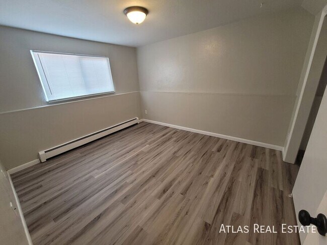 Foto del edificio - 4206 Forest Hill Ct