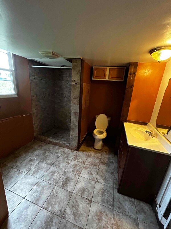 92 Farview St Unit 1, Carbondale, PA 18407 Room for Rent in