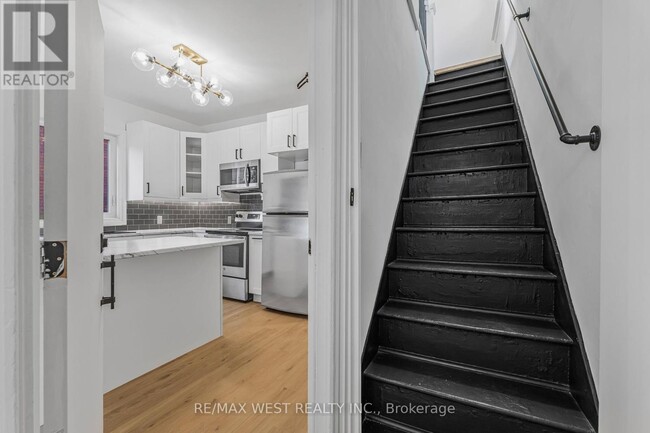 Building Photo - 57 Stirton St
