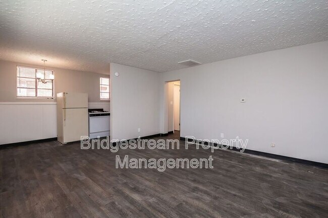 Foto del edificio - 619 Gainsborough Rd