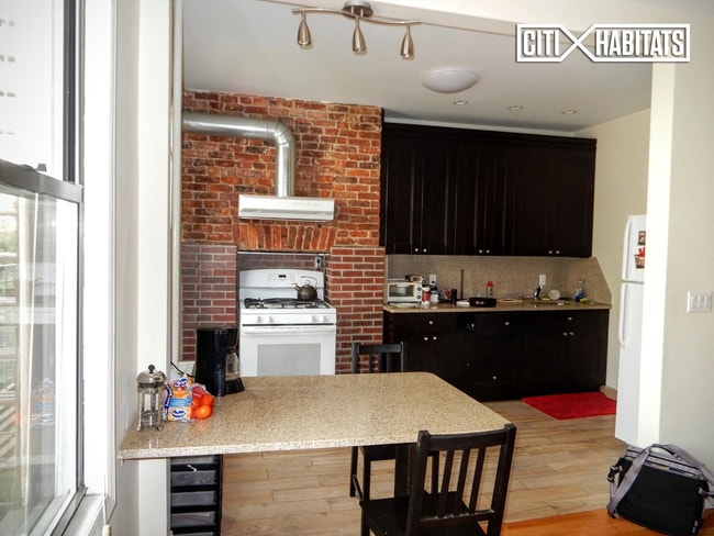 Building Photo - 273A Nassau Ave